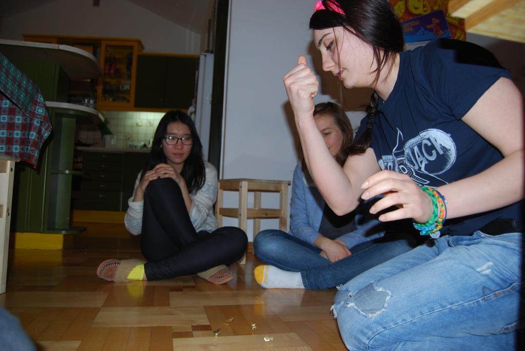Adventura Hostel Warschau Buitenkant foto
