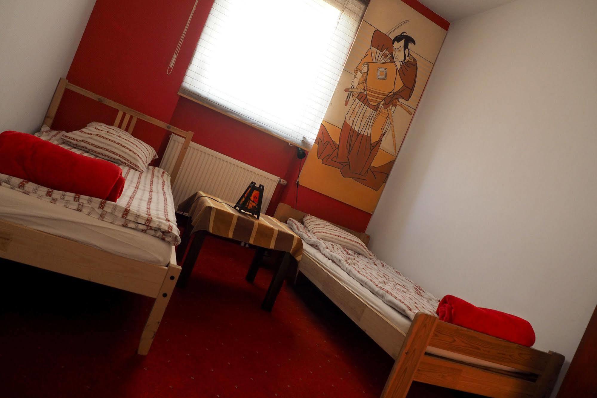 Adventura Hostel Warschau Buitenkant foto