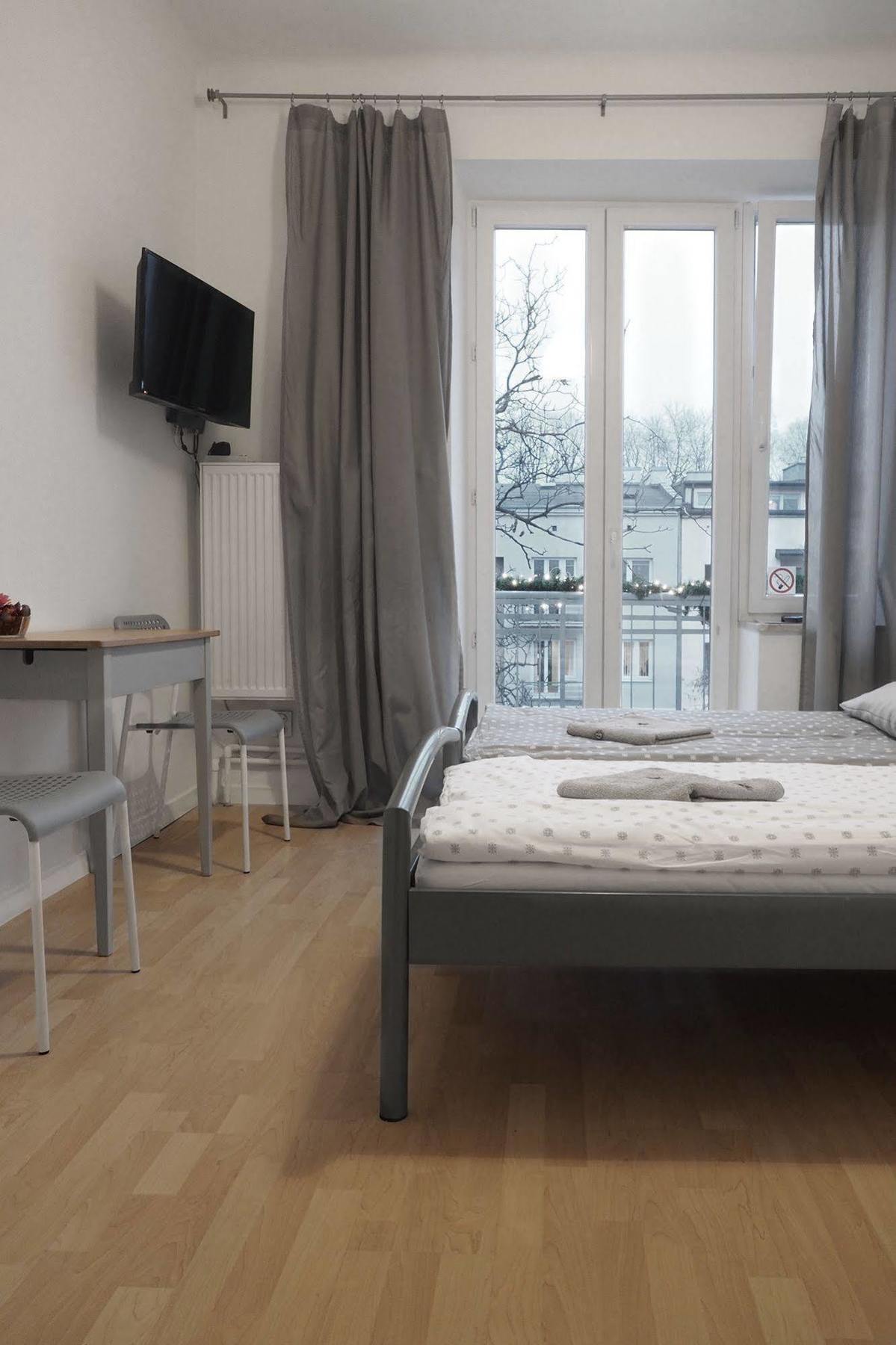 Adventura Hostel Warschau Buitenkant foto