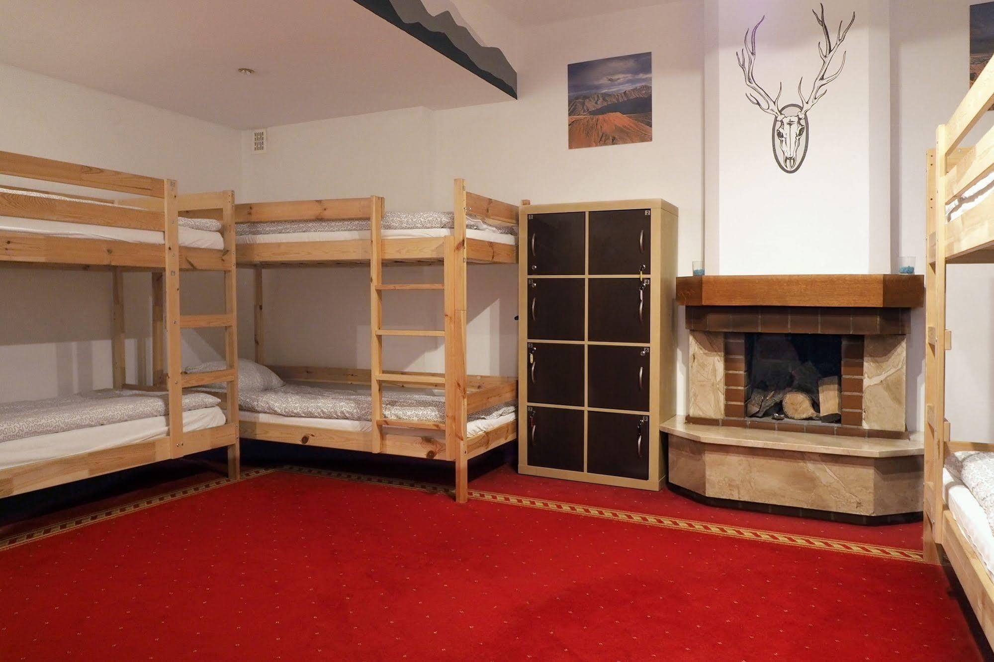 Adventura Hostel Warschau Buitenkant foto